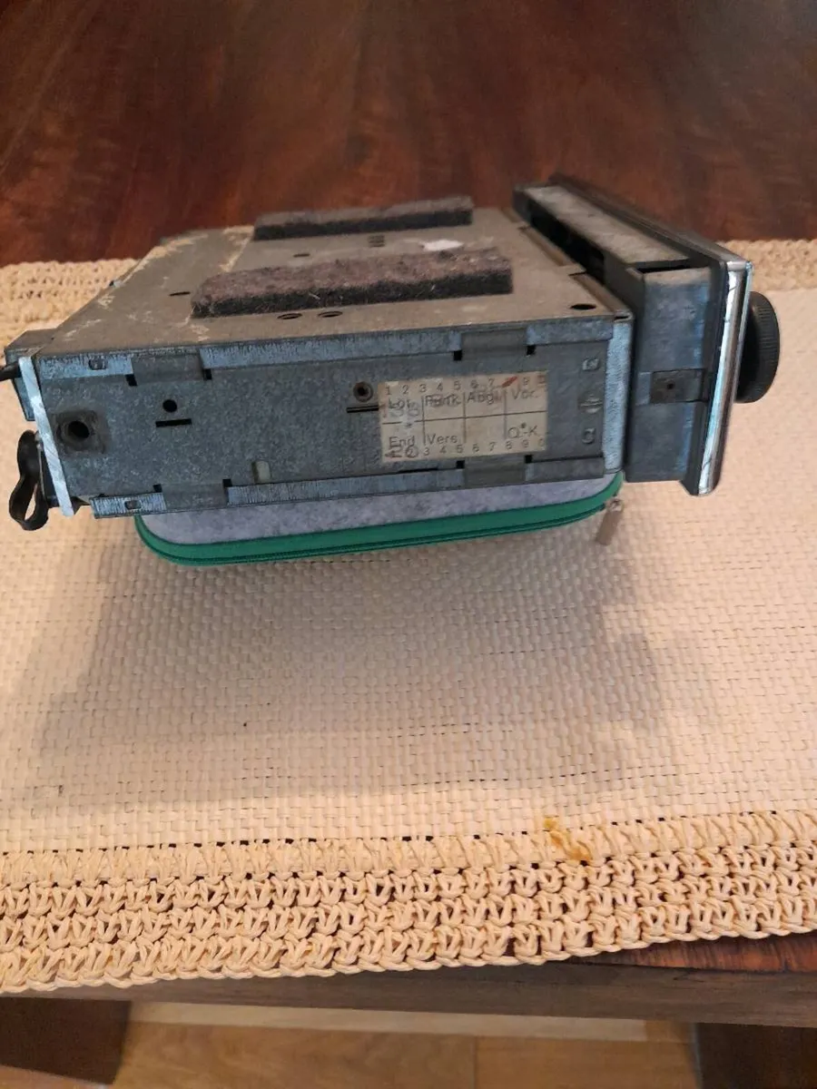 Vintage car radio - Image 4