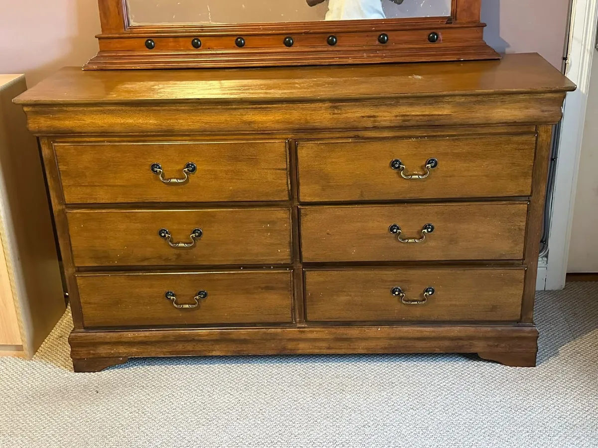 Solid oak Bedroom drawer and Mirror - Image 2