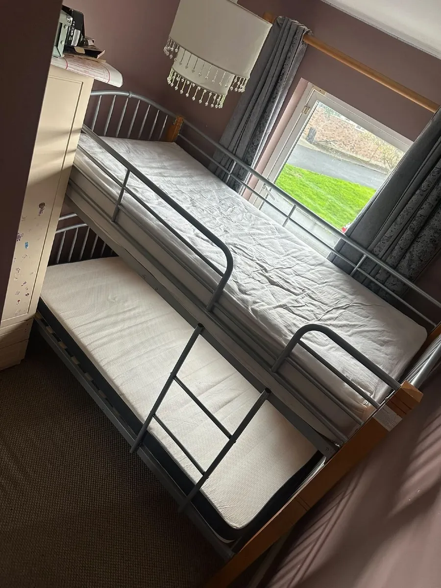Single frame bunk bed and mattresses