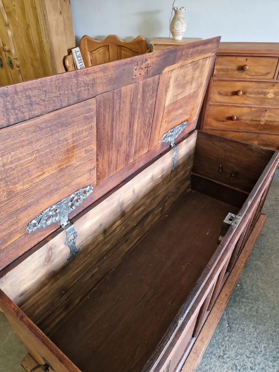 Large 18th century oak coffer, trunk - Image 2
