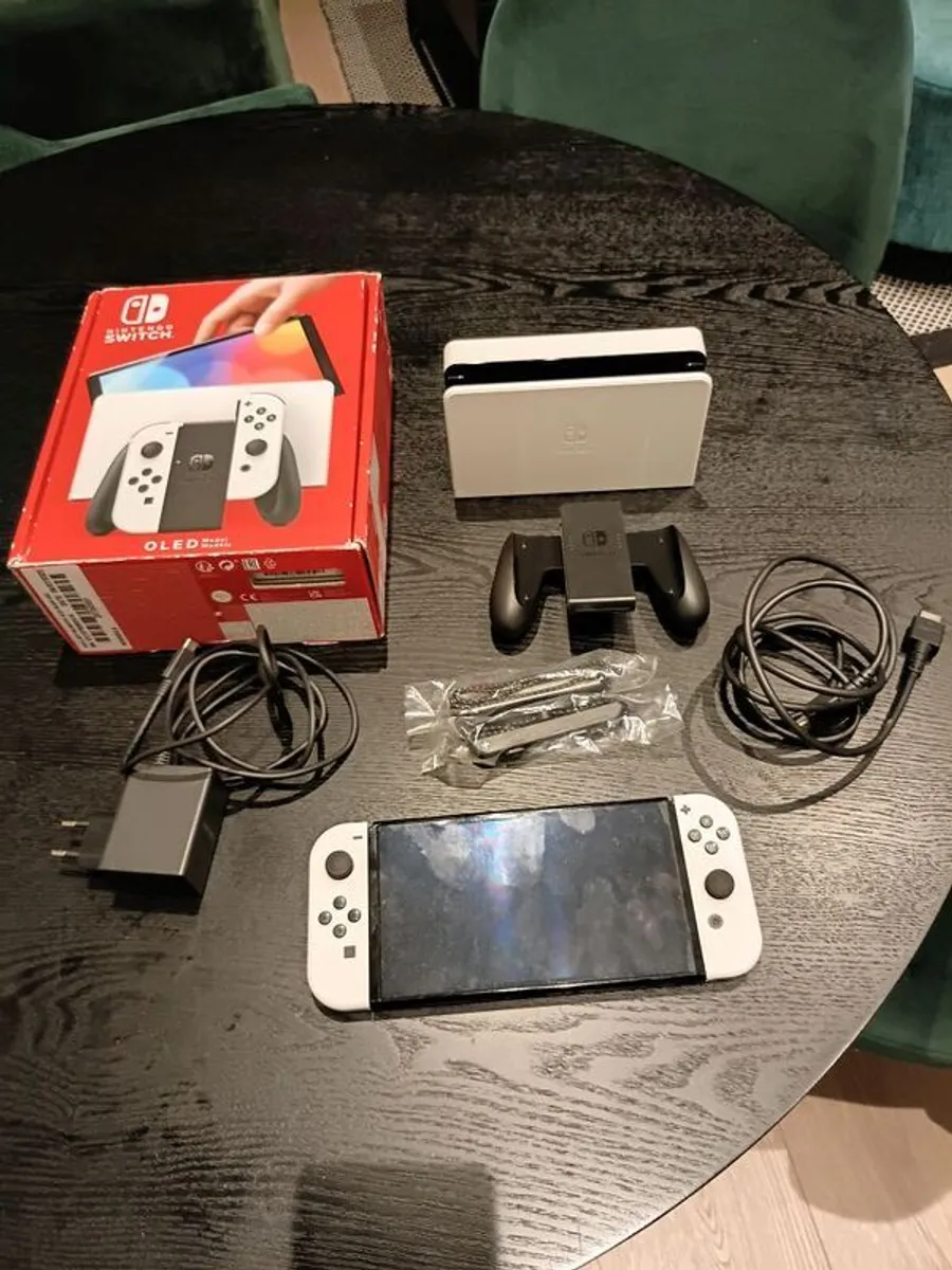Nintendo Switch Oled - Image 2