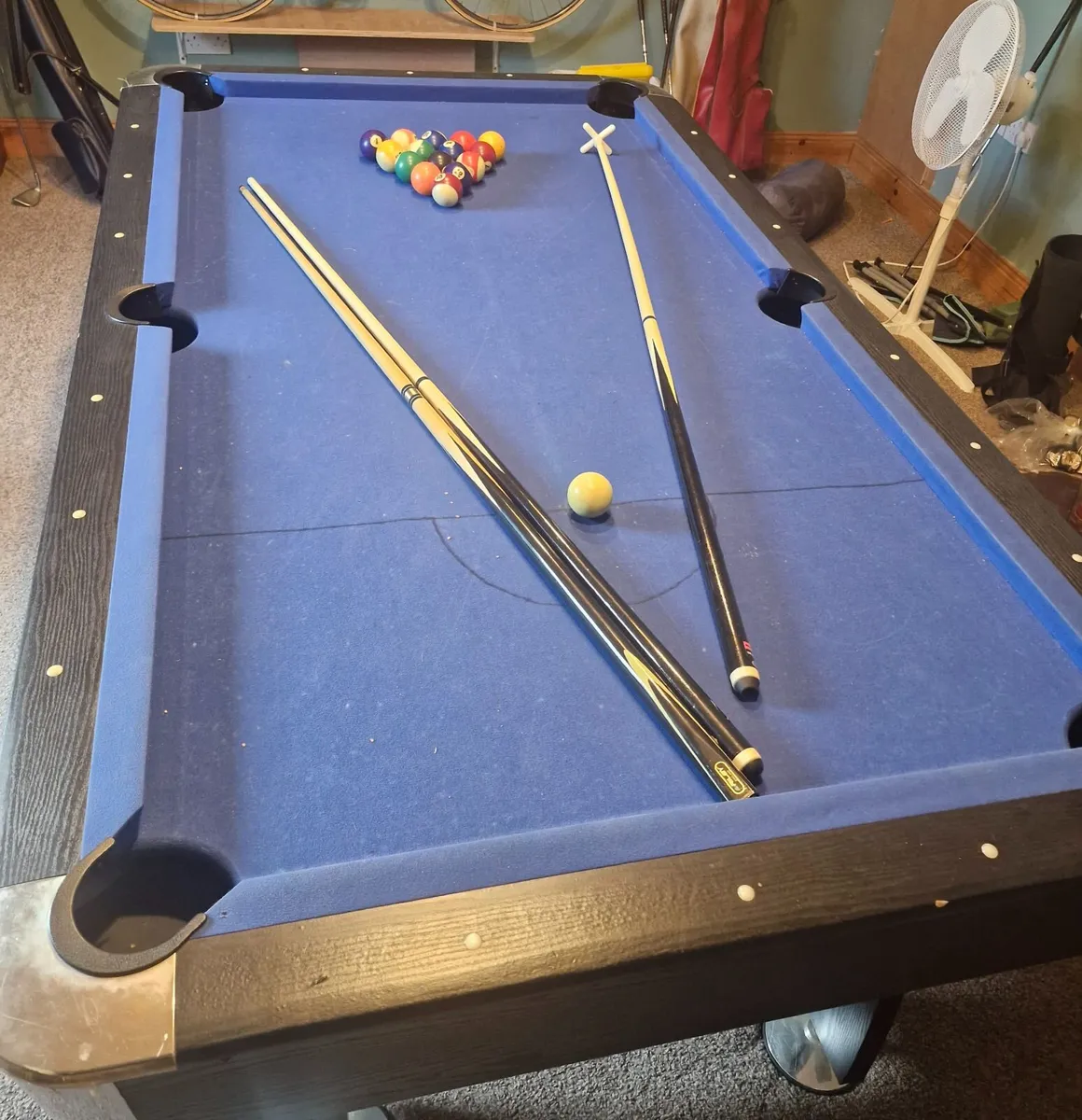 Pool table - Image 1