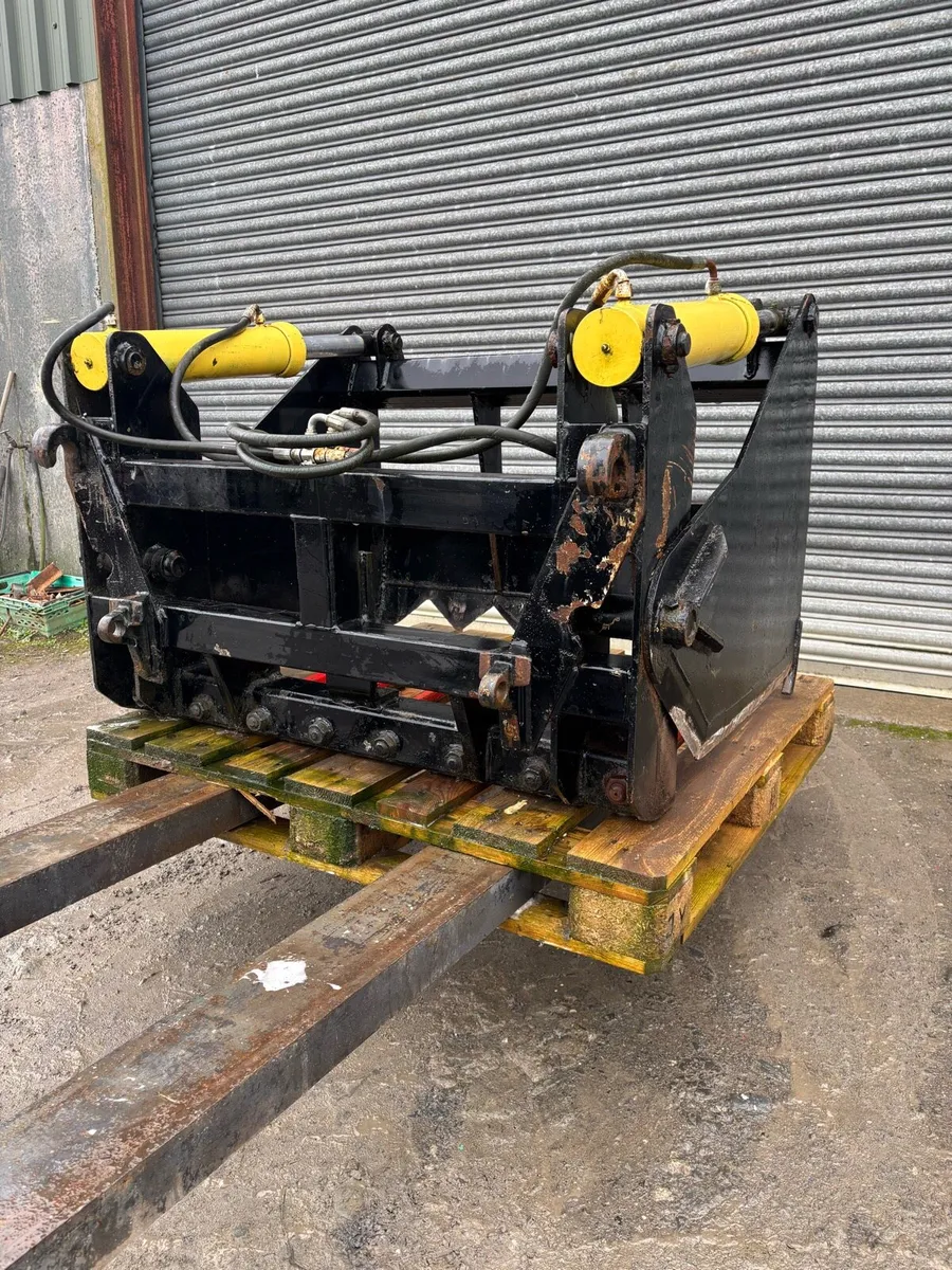 Selection of 4ft/4”3ft shear grabs - Image 1