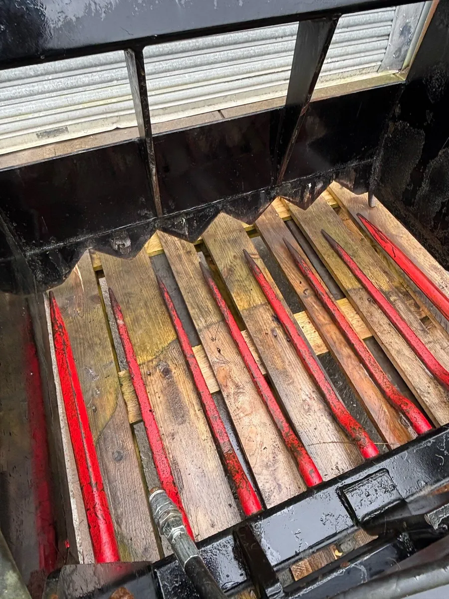 Selection of 4ft/4”3ft shear grabs - Image 3