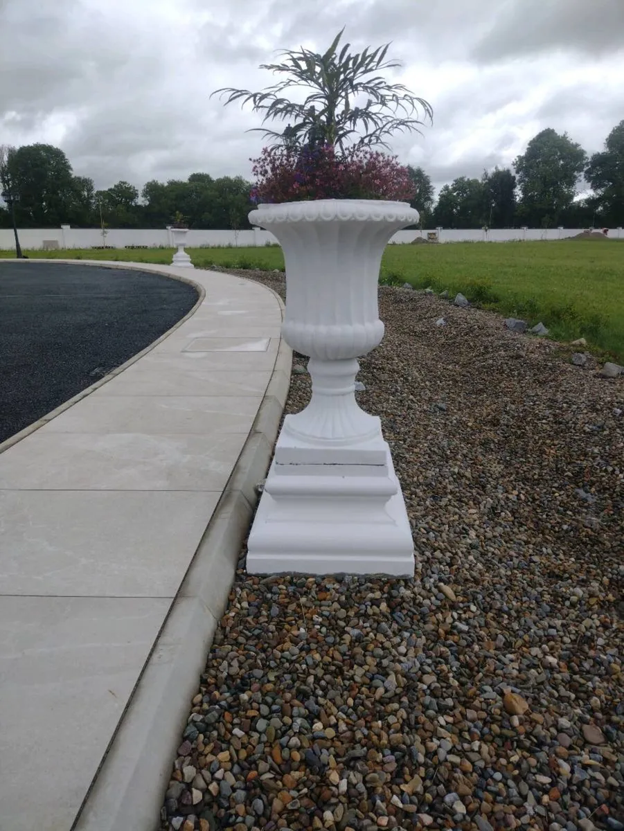 Flower pots - Image 1