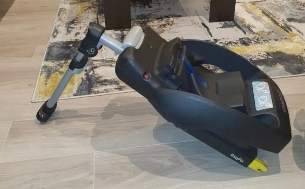 Immaculate Maxi Cosi with Isofix - Image 2