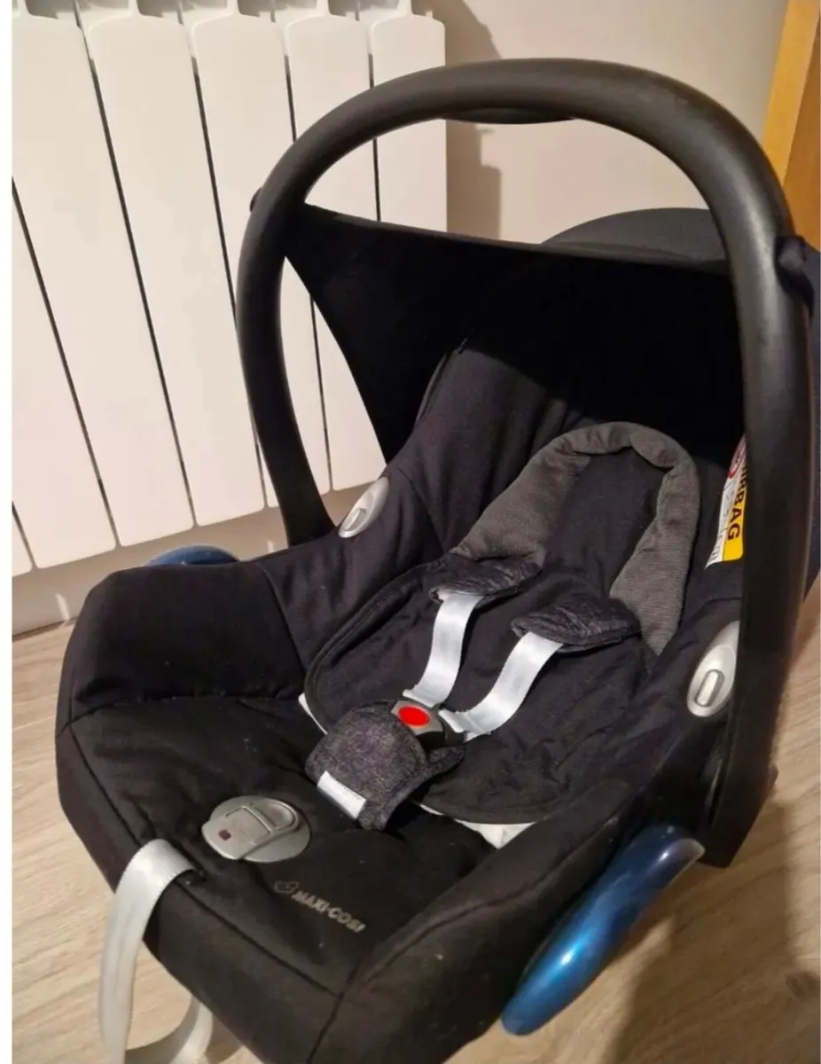Immaculate Maxi Cosi with Isofix - Image 4