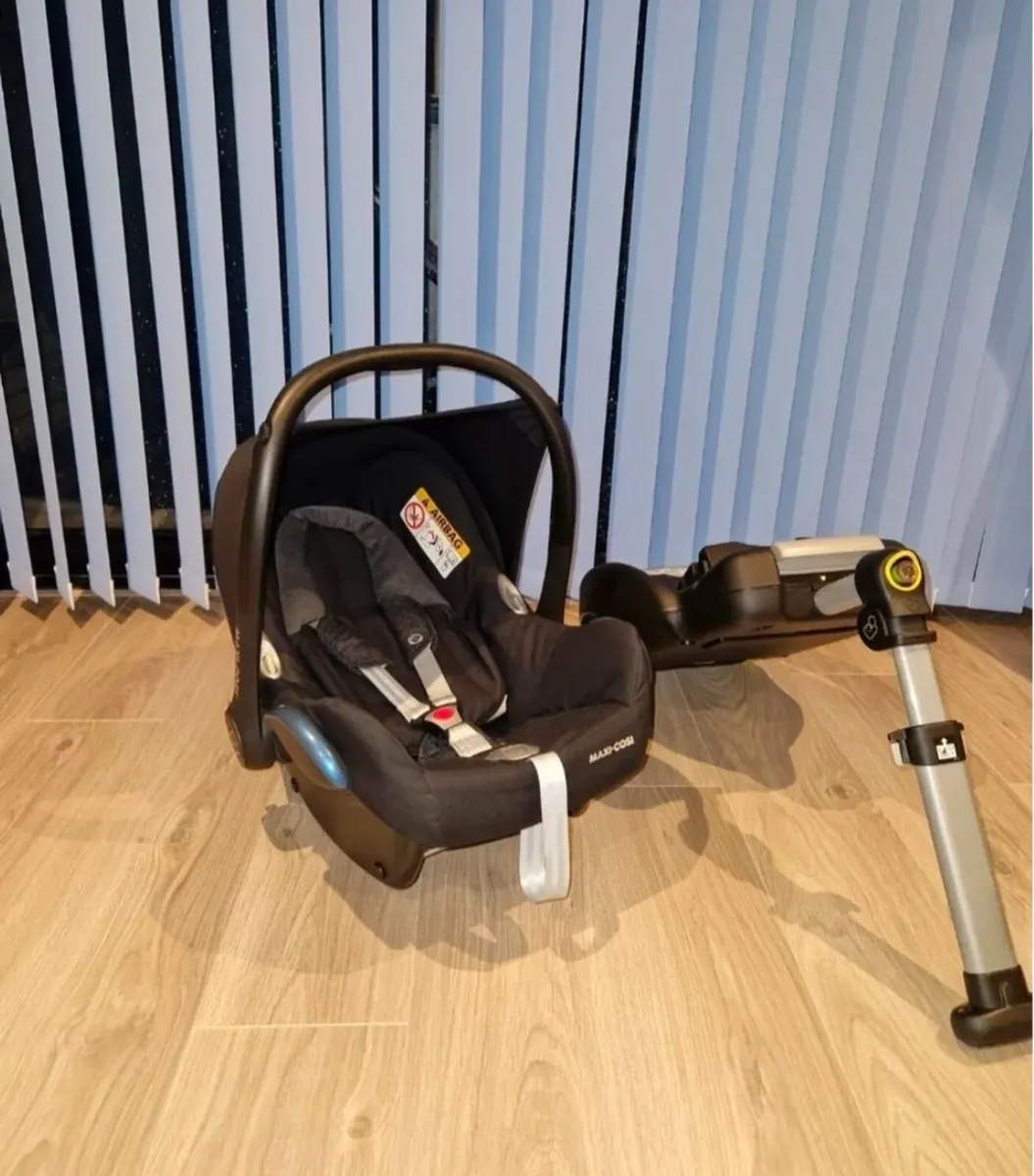 Immaculate Maxi Cosi with Isofix - Image 1