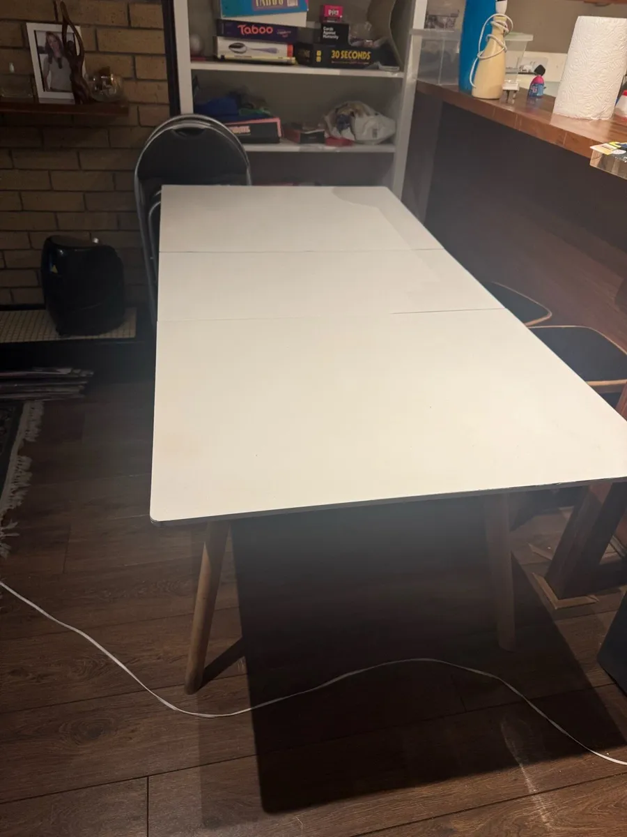 Dining table. Extendable - Image 2