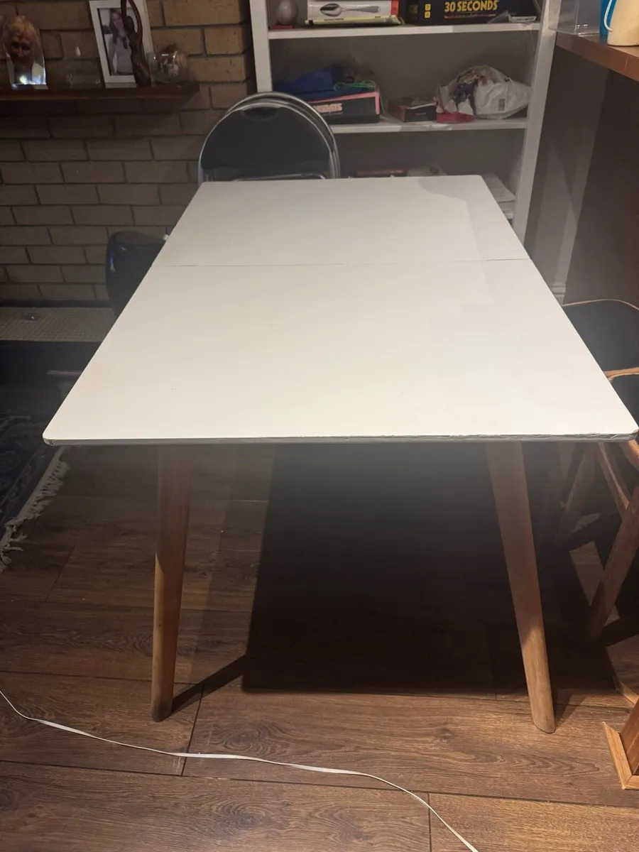 Dining table. Extendable - Image 4