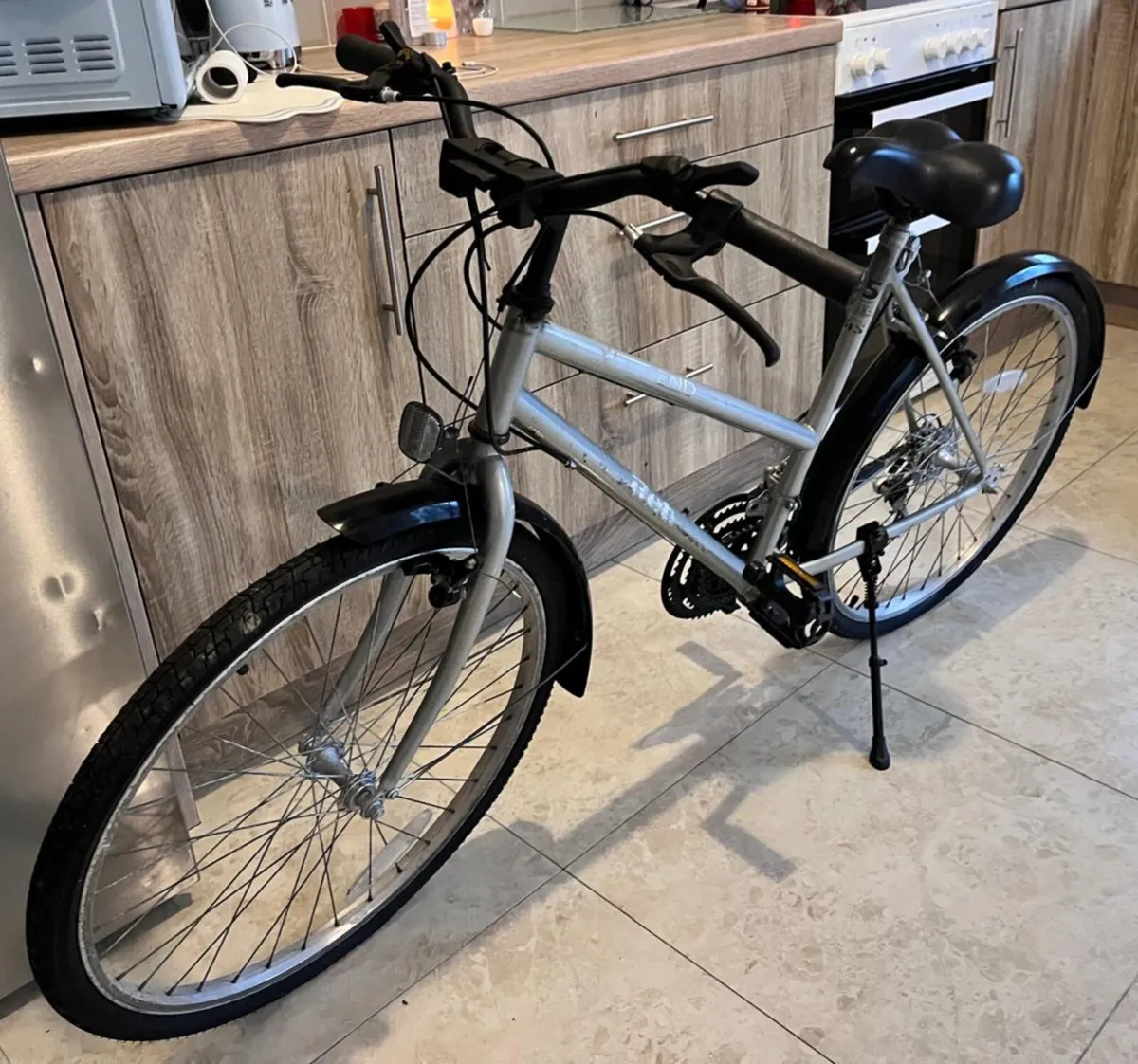 ADULTS HYBRID BIKE 
24 GEARS SHIMANO BRAKES AND GE - Image 2
