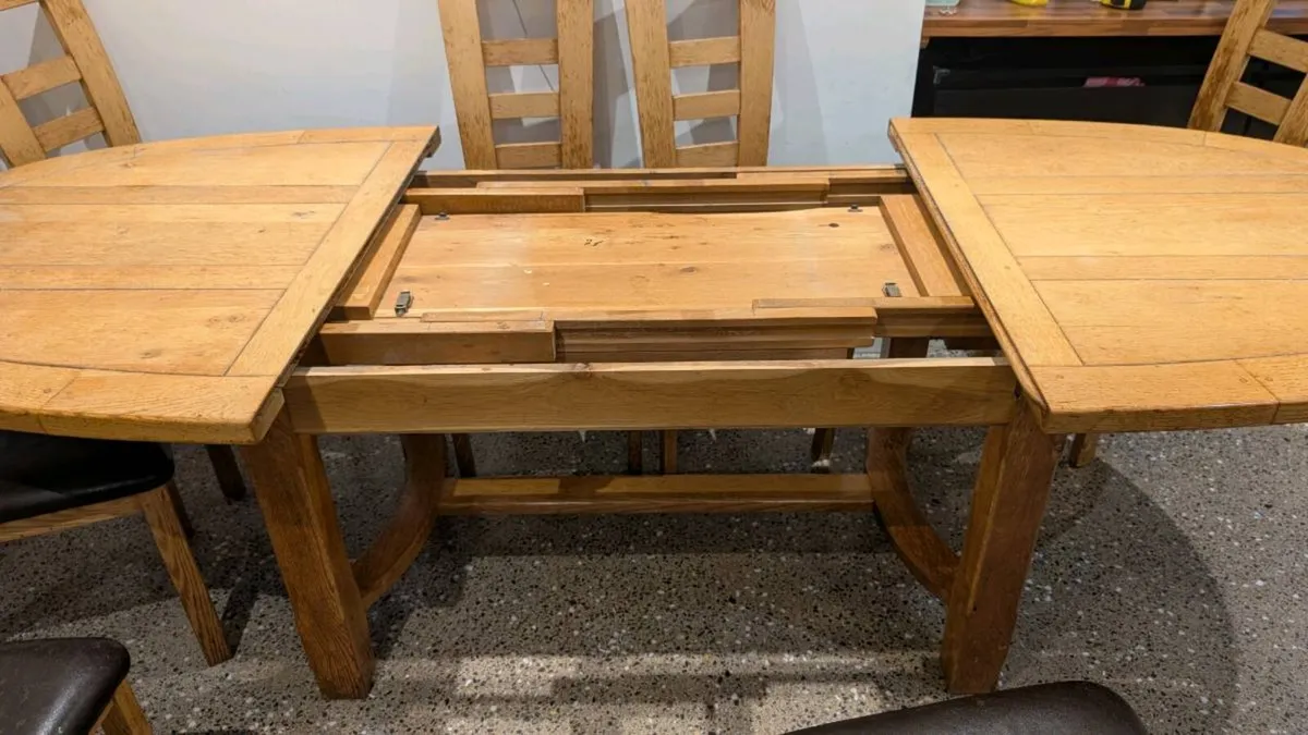 Solid oak Kitchen table & chairs - refurb necessar - Image 3