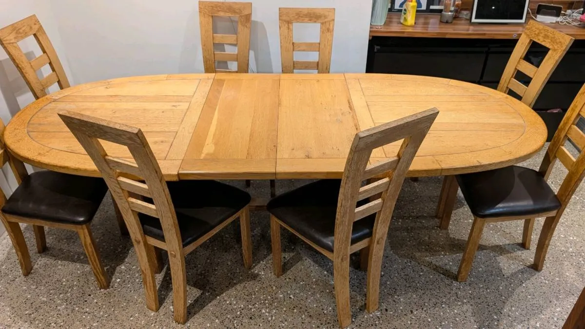 Solid oak Kitchen table & chairs - refurb necessar - Image 4