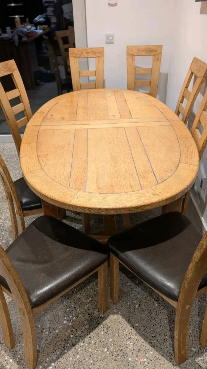 Solid oak Kitchen table & chairs - refurb necessar - Image 1