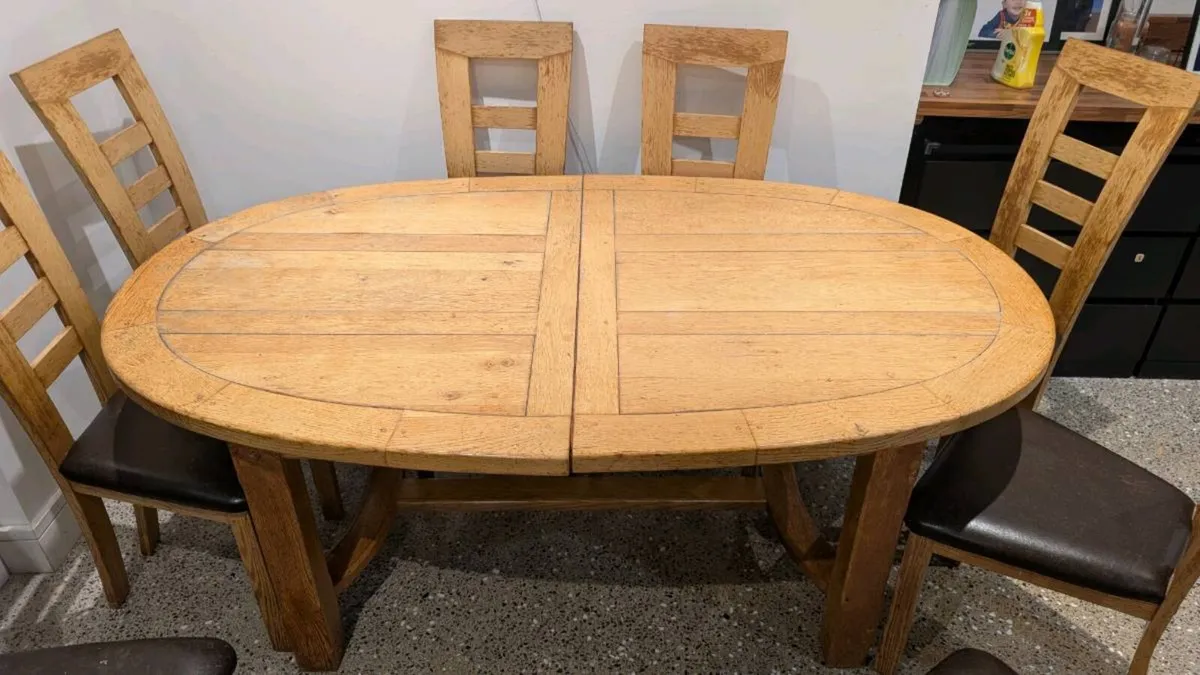 Solid oak Kitchen table & chairs - refurb necessar - Image 2
