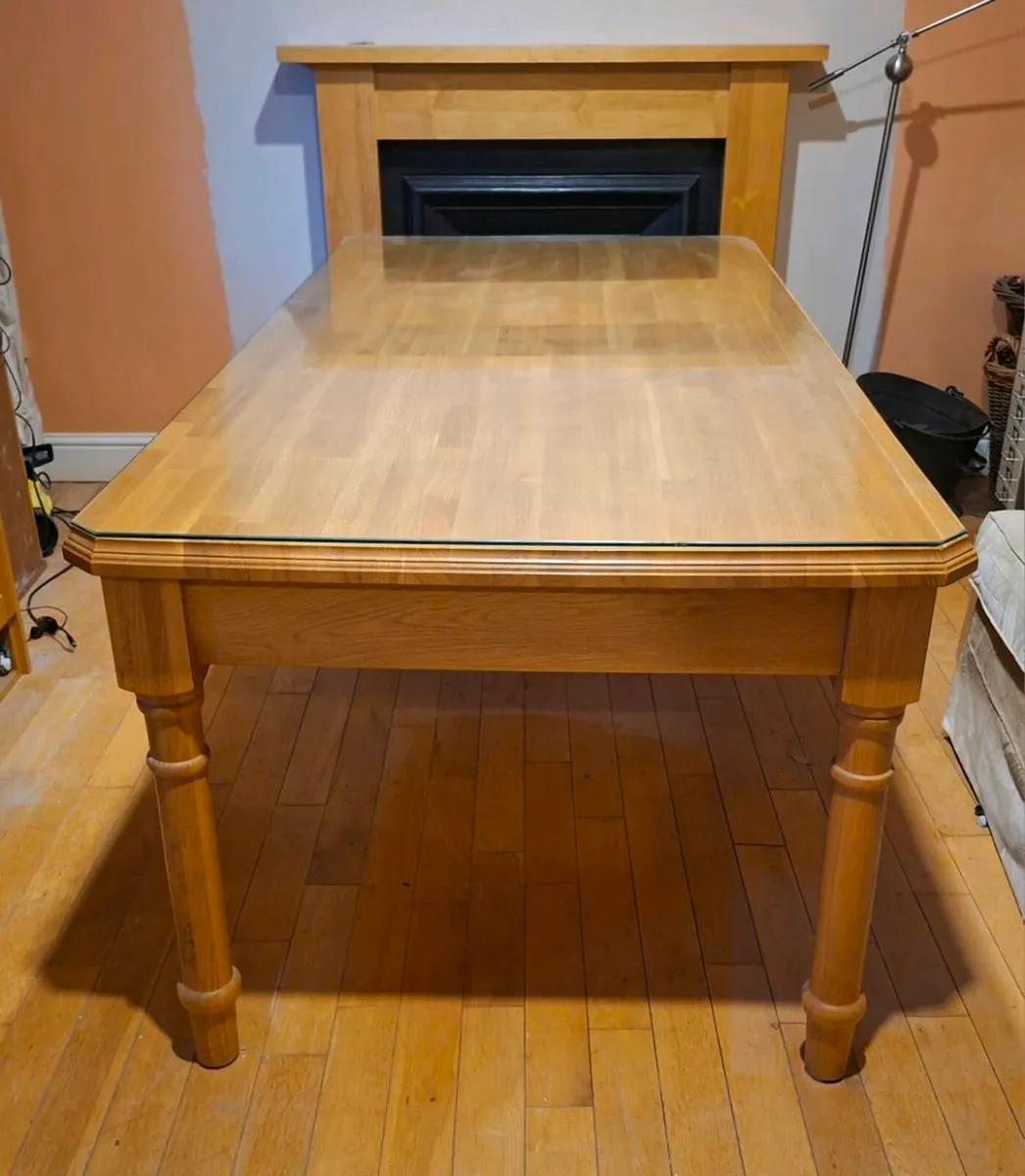 Table and chairs - Image 1