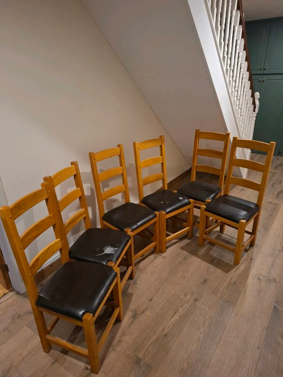 Table and chairs - Image 3