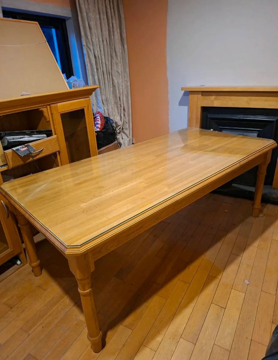 Table and chairs - Image 2