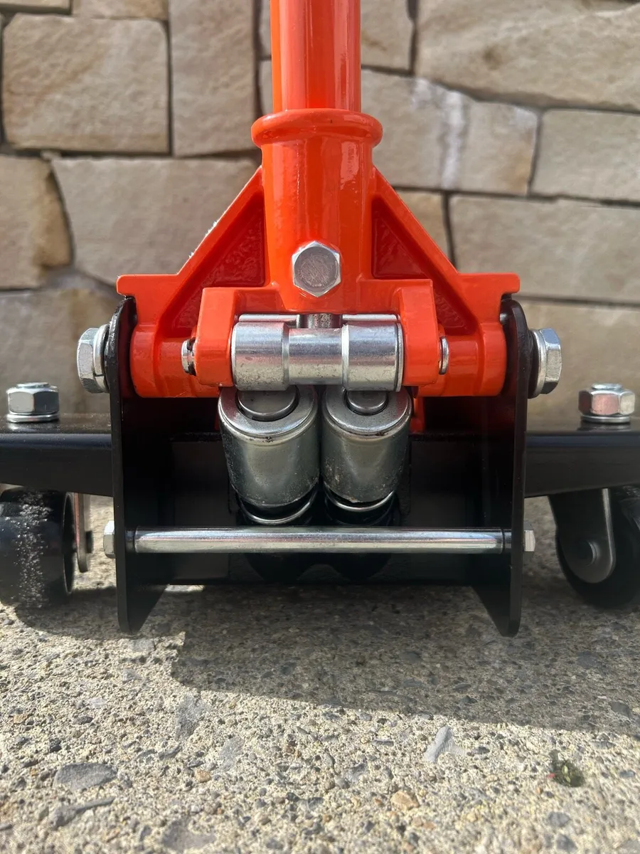 Brand new 4 tone low profile trolley jack 💥 - Image 2