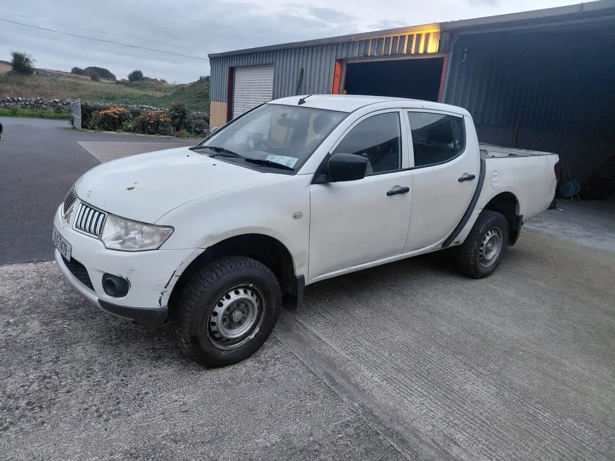 2012 Mitsubishi L200 - Image 2