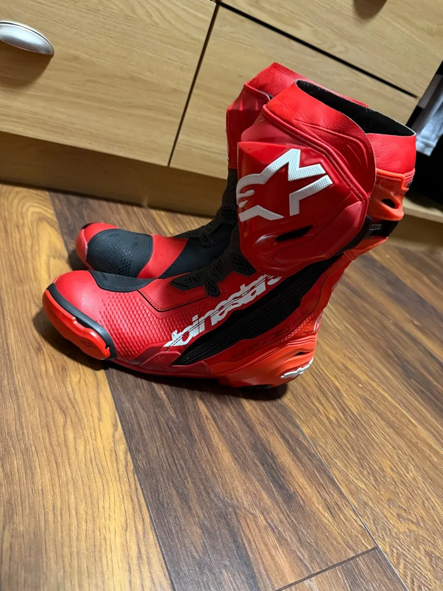Alpinestars GP-R7 suit and Supertech Boots - Image 4