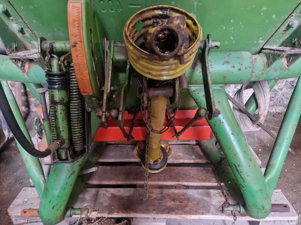Amazone Fertiliser spreader - Image 3