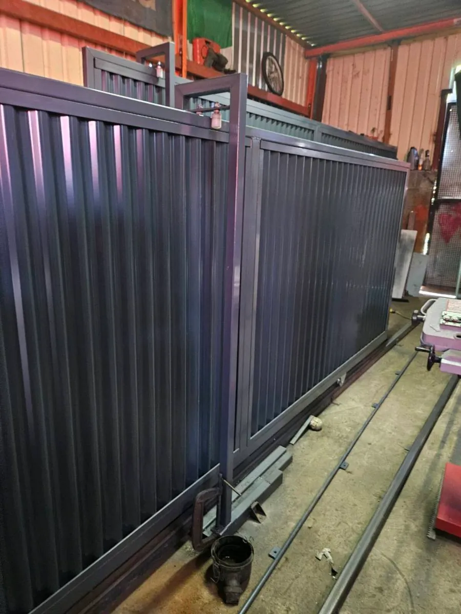 Electric roller gates - Image 2