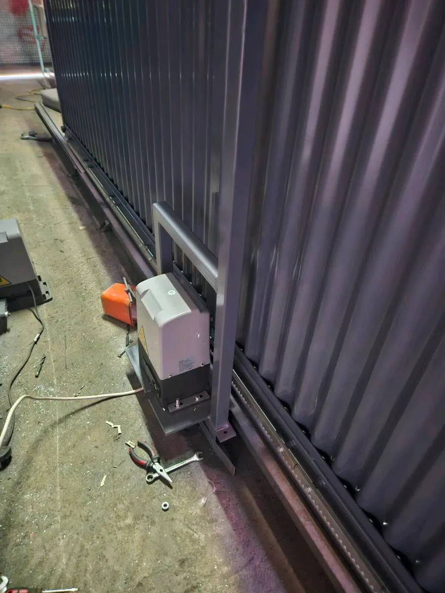 Electric roller gates - Image 4