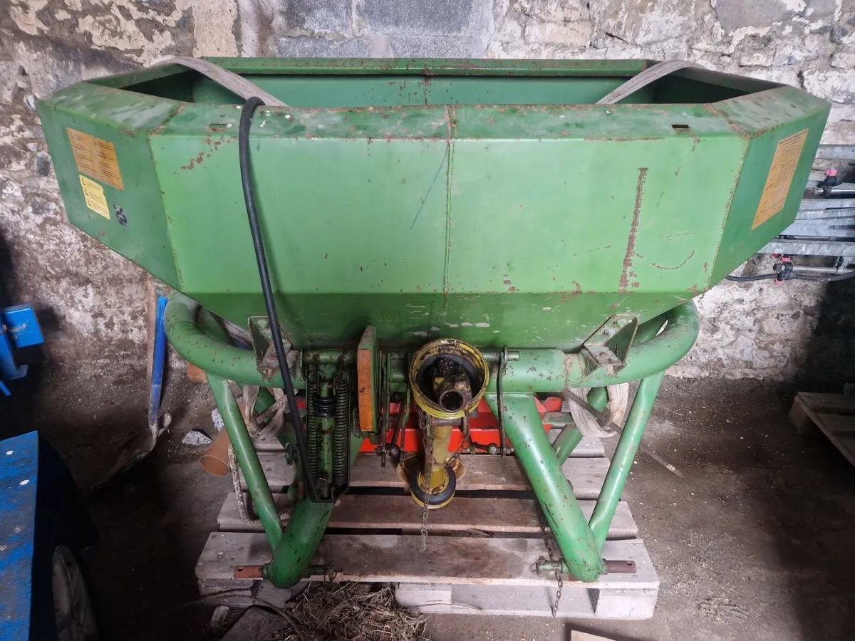 Amazone Fertiliser spreader - Image 1