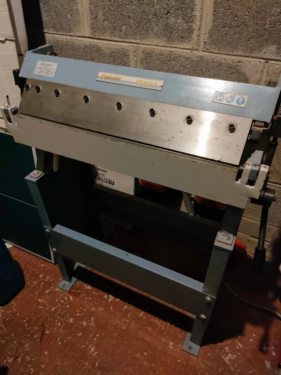 Sheet metal folding machine - Image 1