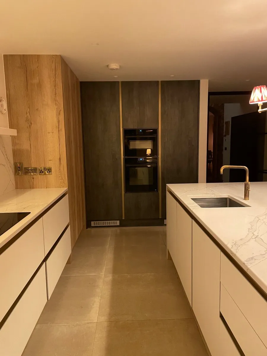 Three  year old Kitchen for sale - Image 2