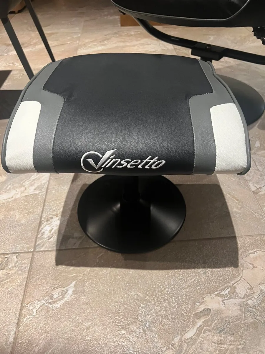 Gaming chair and footstool - Image 3