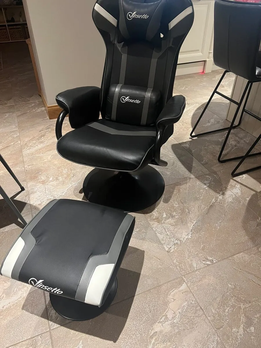 Gaming chair and footstool - Image 1