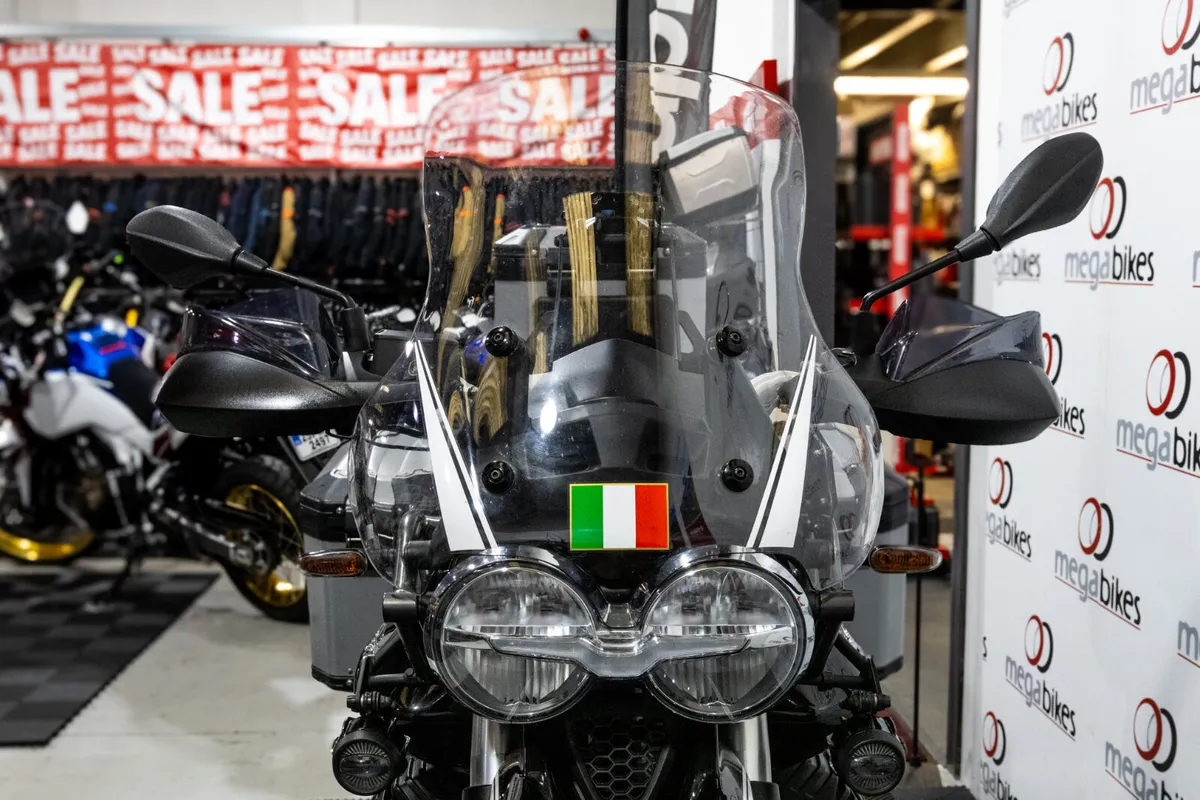 Moto Guzzi V85TT Guardia D'Onore 2024 - Image 4