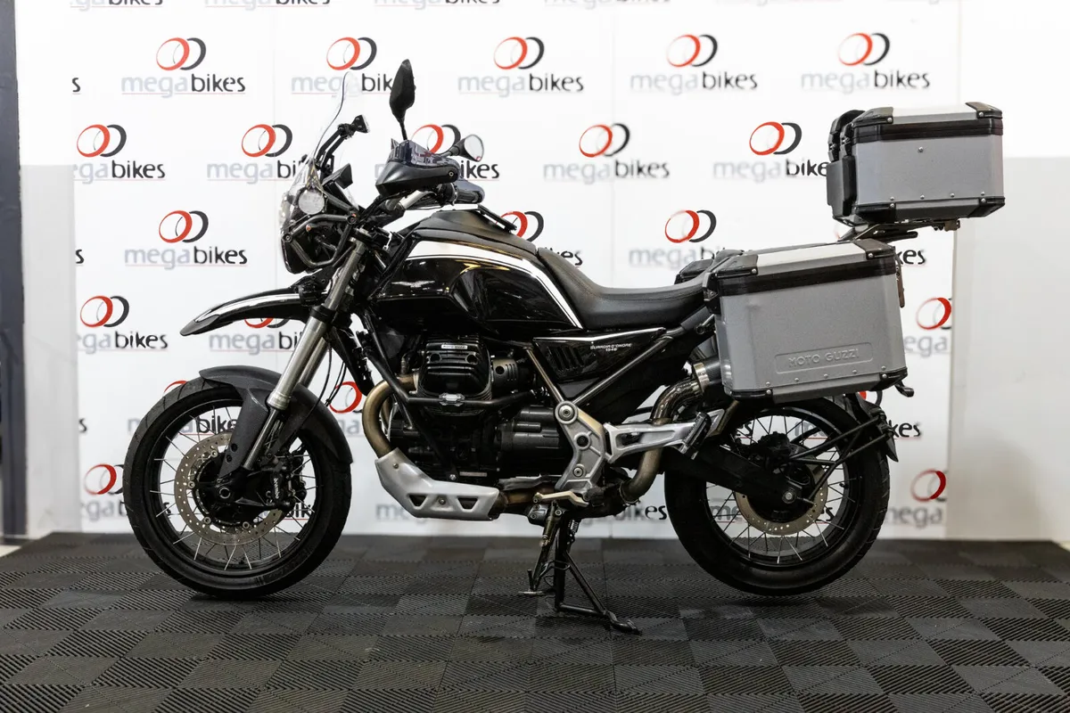Moto Guzzi V85TT Guardia D'Onore 2024 - Image 2