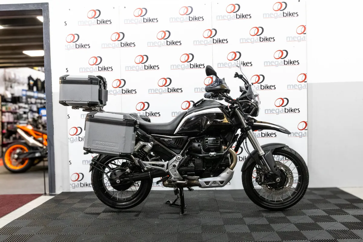 Moto Guzzi V85TT Guardia D'Onore 2024 - Image 1