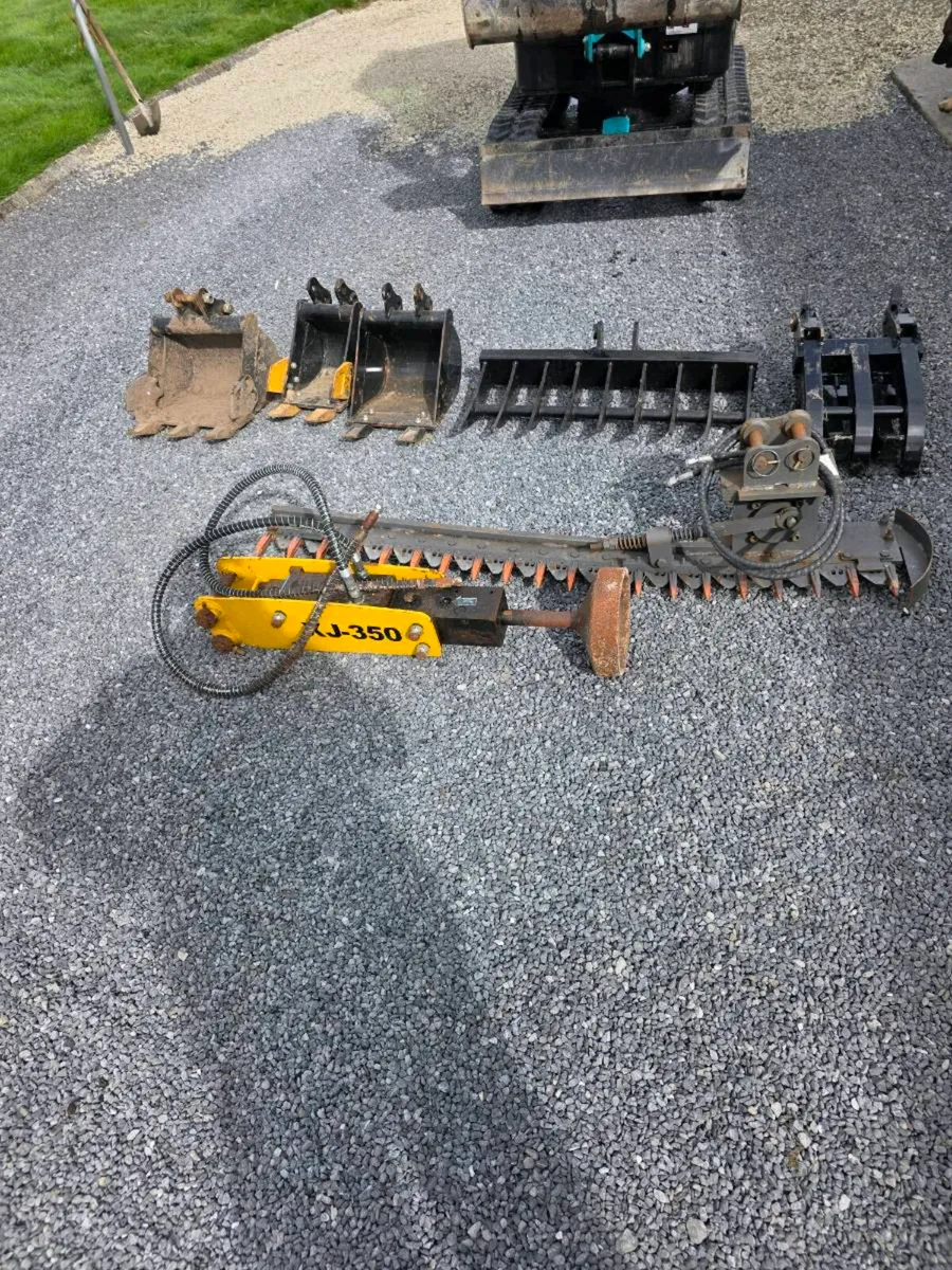 1.7T Mini Excavator - Image 3