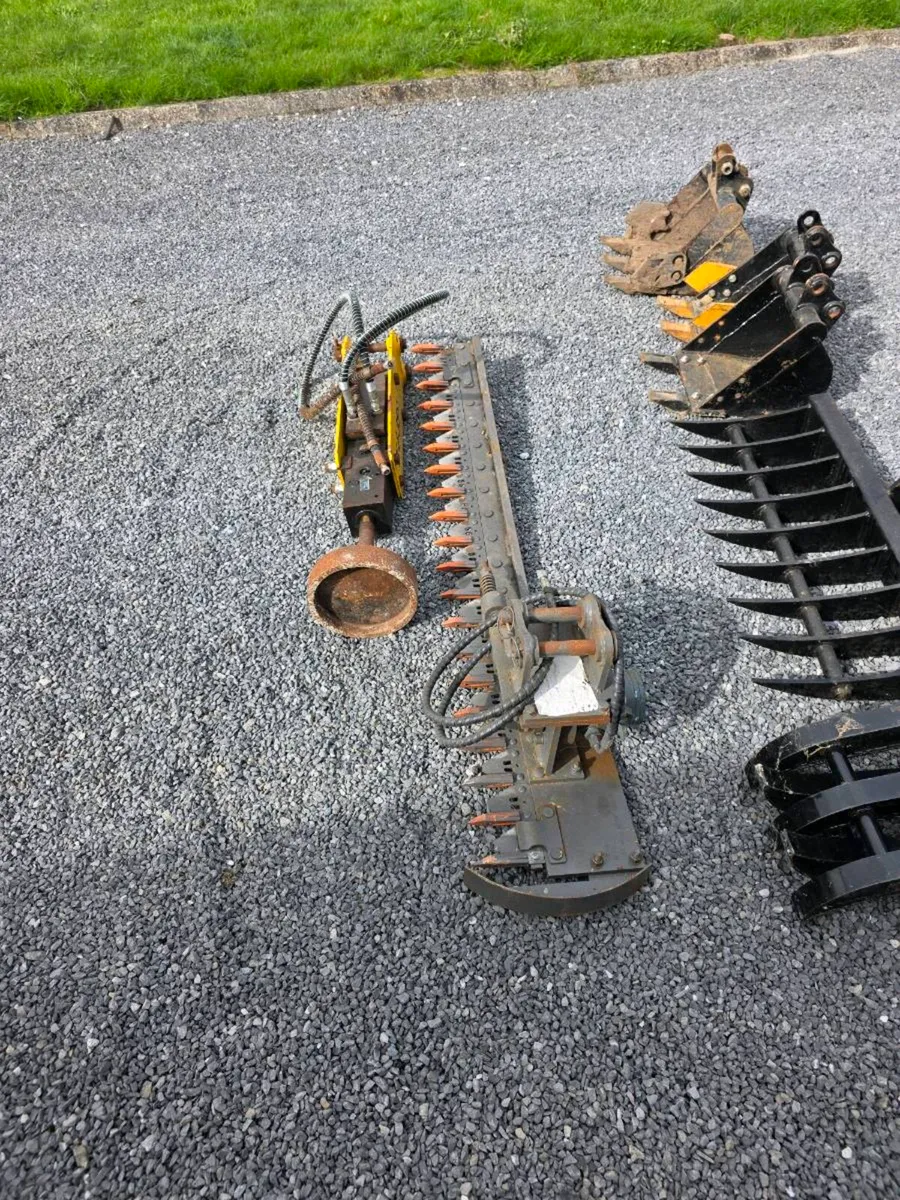 1.7T Mini Excavator - Image 4