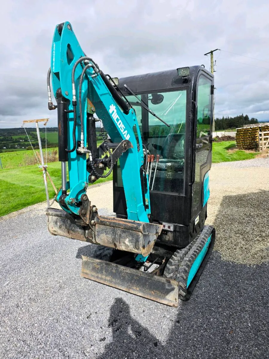 1.7T Mini Excavator - Image 2