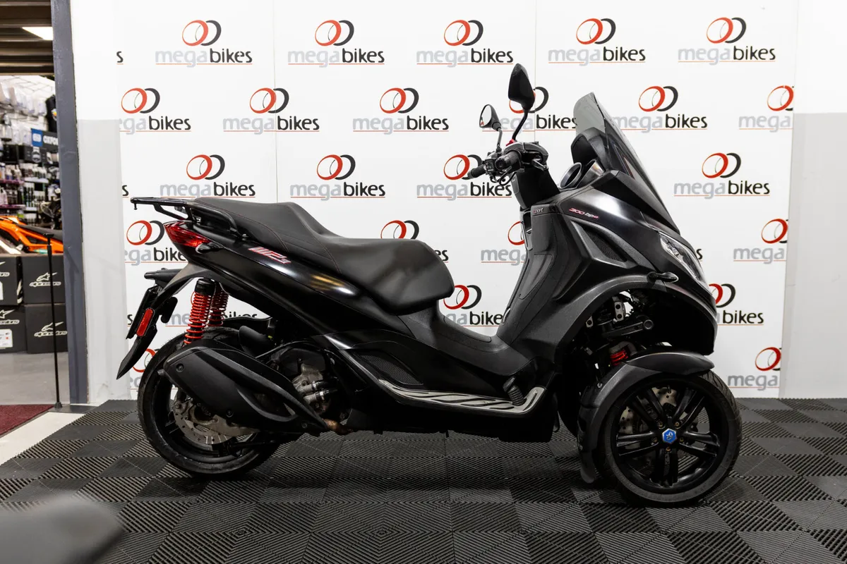 Piaggio MP3 300 Sport 2021 - Image 1