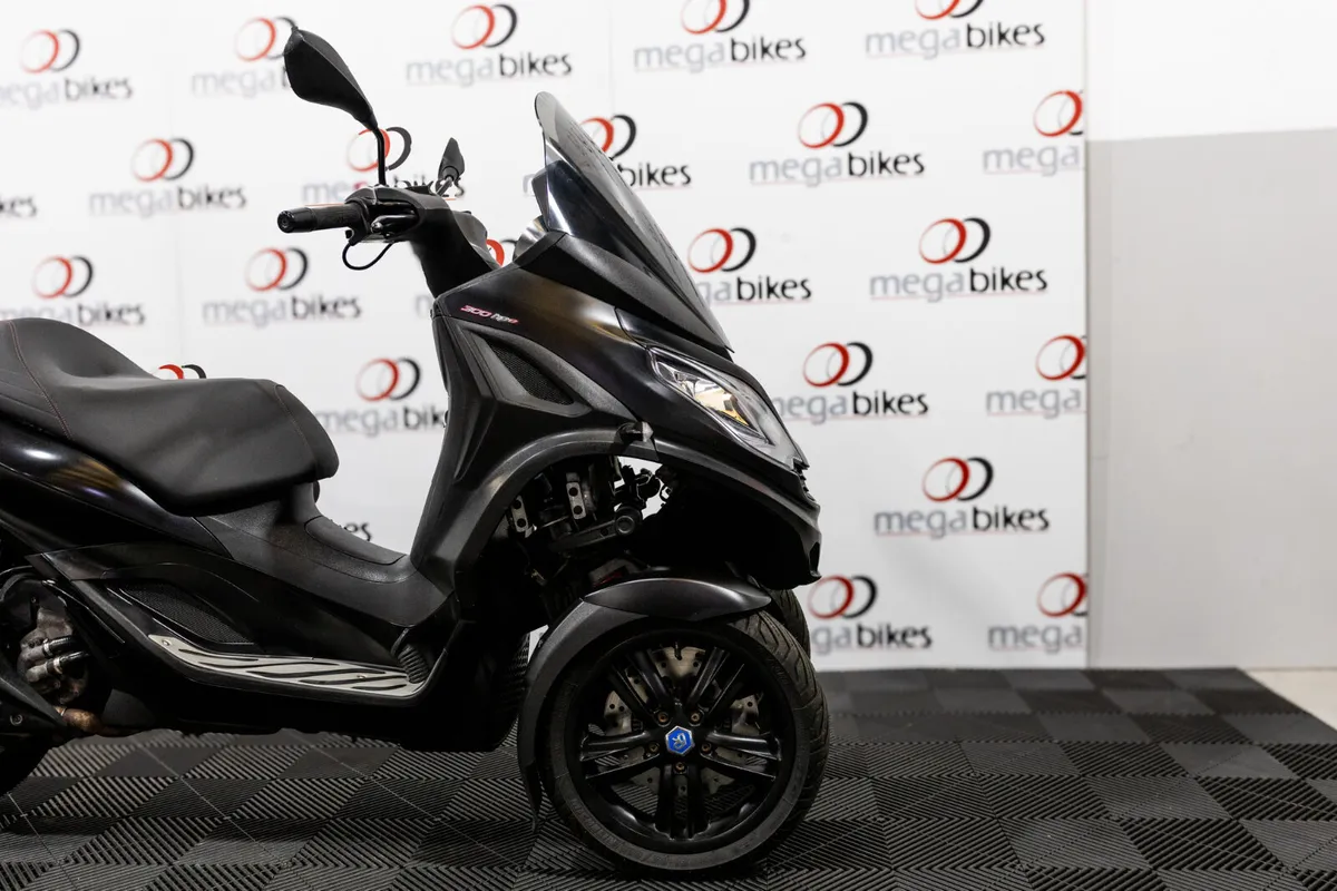 Piaggio MP3 300 Sport 2021 - Image 3