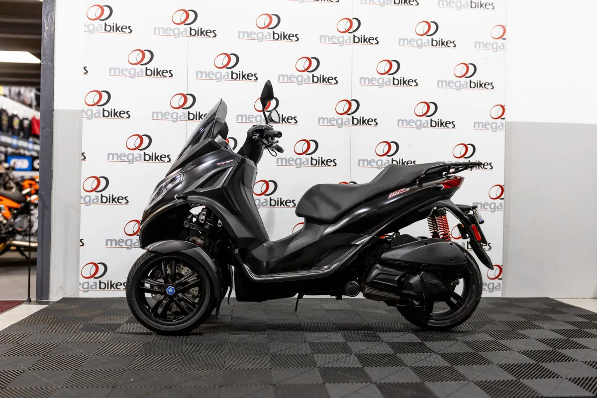 Piaggio MP3 300 Sport 2021 - Image 2