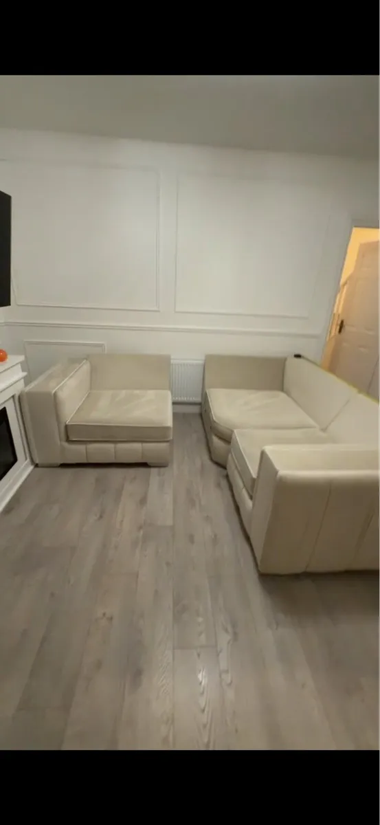 Sofa and table - Image 1