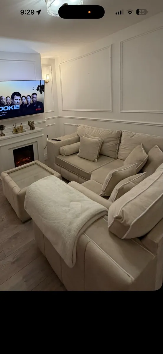 Sofa and table - Image 4