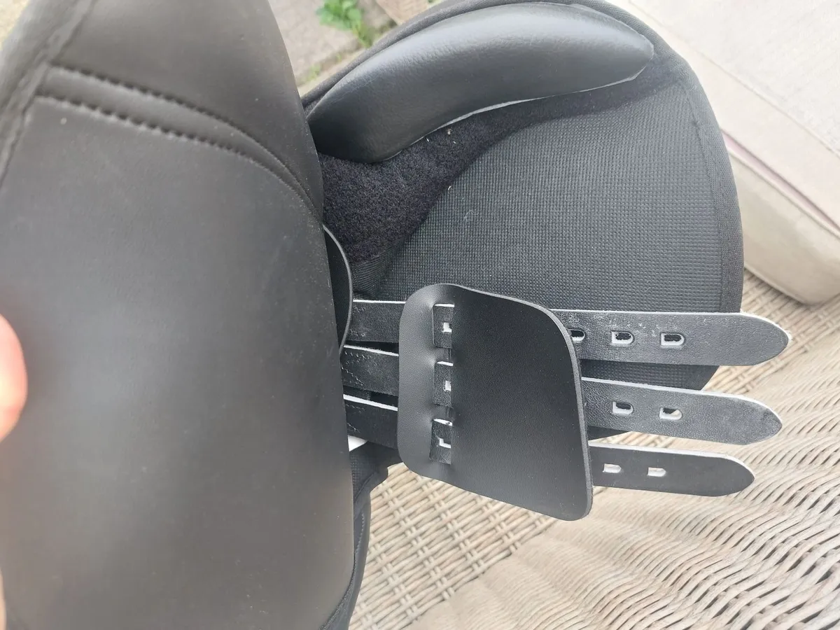New 15 inch pony saddle - Image 2