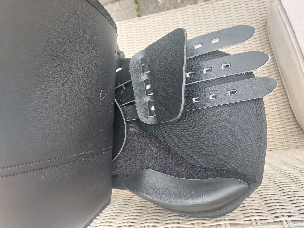 New 15 inch pony saddle - Image 4