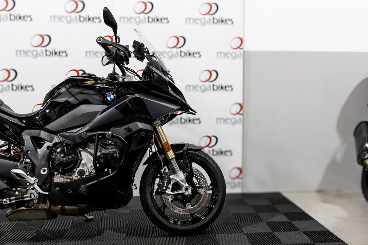 BMW S1000XR TE Triple Black 2023 - Image 4