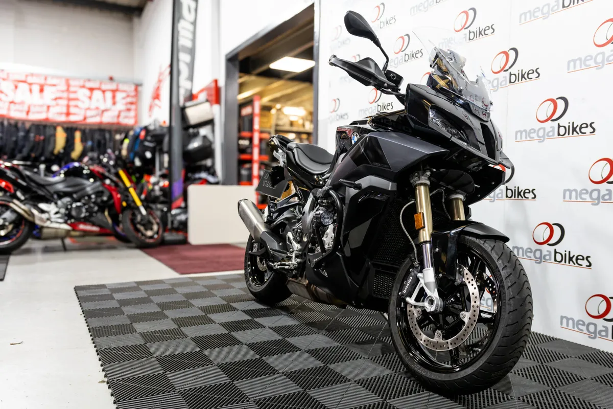 BMW S1000XR TE Triple Black 2023 - Image 3