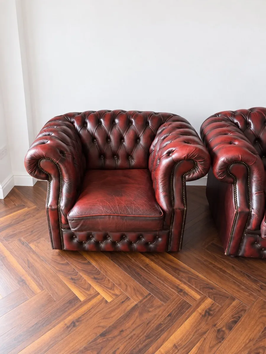 Chesterfield suite 3 seater sofa and two armchairs - Image 2