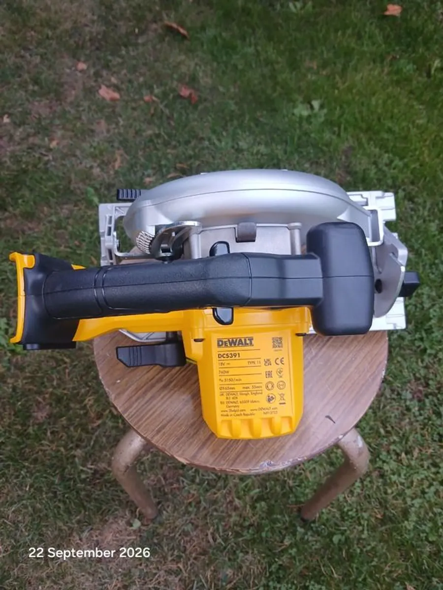 De Walt Circular Saw - Image 2